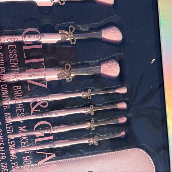 Glitz & Glam Bow makeup brushes viral - Picture 7 of 7